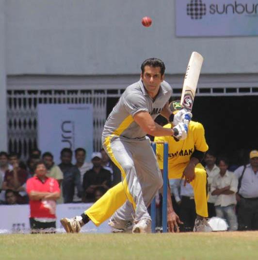 Bollywood star Salman Khan to invest in IPL team?